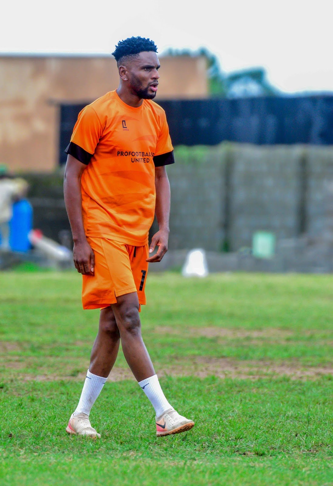 Pro Footballers United – Warm Up